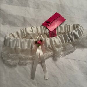 NWT Betsey Johnson Garter